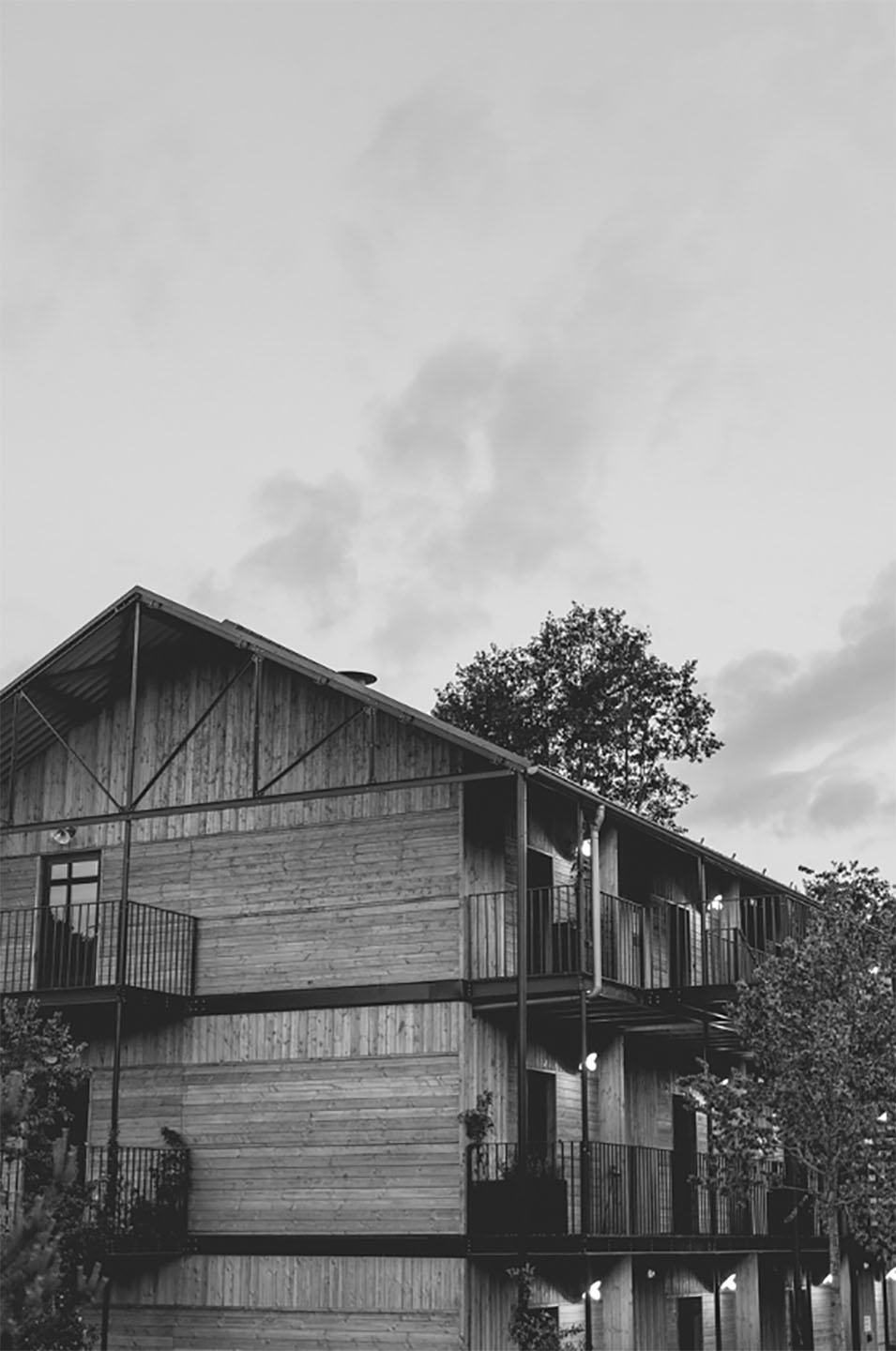 Le Barn Hotel en noir et blanc